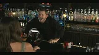 Barman ucisza laski swoim śmiechem