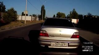 Wyrzucał śmieci z samochodu
