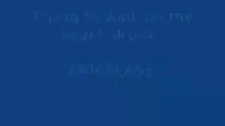 Pijana blondynka na plaży