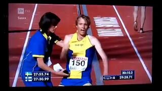 Szwedzki sportowiec, całkowicie wyczerpany na bieżni