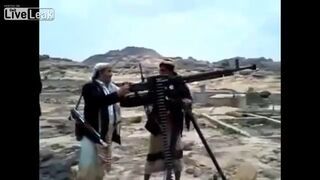 Talib z nowym karabinem