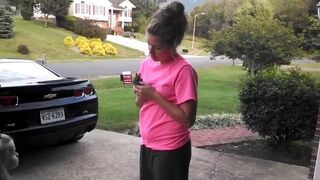 Wypuszczanie zająca na wolność