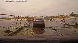 Rosja: Jazda po zarwanym moście