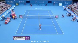Atomowy forehand w wykonaniu Agnieszki Radwańskiej