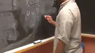 Czy ktoś podniesie rękę i poda odpowiedź