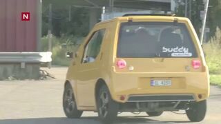 Kolejowy-klakson w małym samochodzie