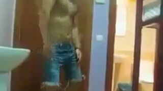 Nigdy nie tańcz w łazience