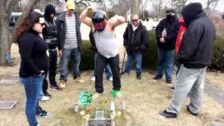 Harlem Shake na cmentarzu