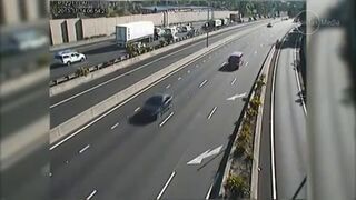 Kierowca ciężarówki w Sydney rozwalił tunel