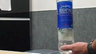 Strzeżcie się fałszywych butelek z wodą