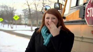 Kot wskoczył na kamerę - Zobacz reakcje reporterki!