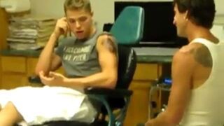 Największą twardziel robi tatuaż