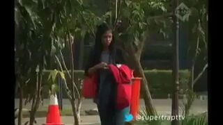 Żart: potwór pod ziemią