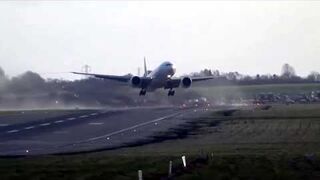 Silny wiatr nie sprzyja lądowaniu - Boeing 777