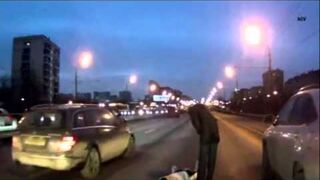 Kobieta wali focha na środku ulicy! - funny fail