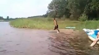 Kołek umie biegać po wodzie!