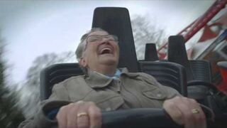 70-letnia Babcia na rollercoasterze