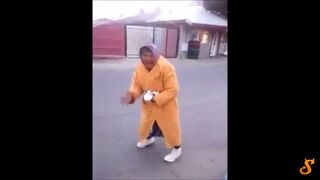 Nowy trend w Rumunii: Huśtanie starszych