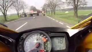 Jedziesz sobie 300km/h a tu nagle traktorem na drodze