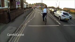 Ściągał kurtkę podczas jazdy rowerem