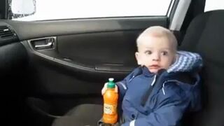 Pierwsza jazda dzieciaka do myjni - Zobacz rekcje