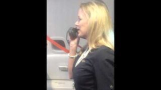 Tak zabawnej Stewardesy jeszcze nie widzieliście