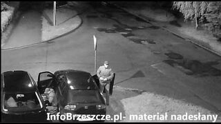 Kradzież samochodu, zarejestrowana przez monitoring straży miejskiej.