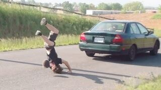 10 nieudanych skoków przez samochód