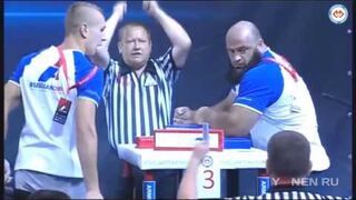 Siłowanie na rękę 110kg vs 70kg