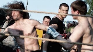 Zawodnik MMA vs Hipster z widowni