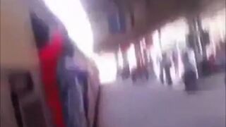 Nastolatka wciągnęło pod pociąg