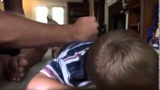 Bębnienie na dziecku