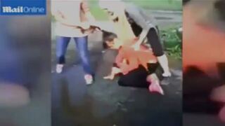 Rosja: Siłą zmusiły koleżankę do picia wody z kałuży