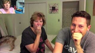 Mama lunatyczka ogląda swoje wyczyny