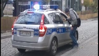 Żart z graffiti i sprężonym powietrzem (Michal Kujawa PL)
