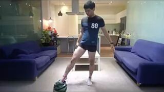 Ubieranie spodni bez użycia rąk