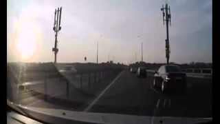 Zobacz co zrobił jednośladem na autostradzie!