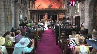 KOŚCIELNY ślub zamienia się w czyste SZALEŃSTWO.