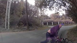 Anglik na rowerze w Rosji?