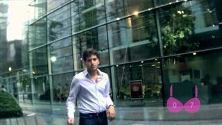 Ukryta kamera w staniku. Zobacz spojrzenia!