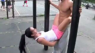 Oni ćwiczą razem! Zobacz Jak!