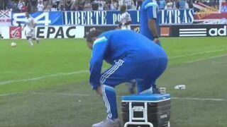 Trener Marcelo Bielsa i gorąca kawa
