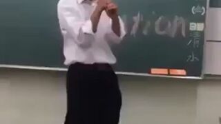 Szkolny żart z filią i drzwiami