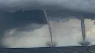 Podwójne tornado na morzu