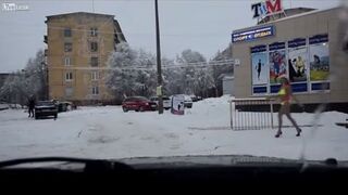 Jedziesz spokojnie zaśnieżonymi ulicami, a tu nagle...