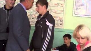 Bitka patologicznego gimbusa z nauczycielem