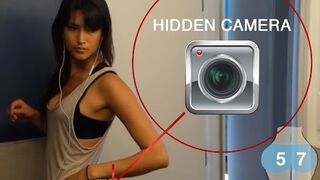 Ukryta kamera na tyłku. Zobacz jak patrzą przechodnie!