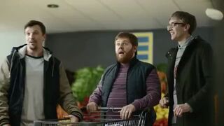 Może być coś gorszego od "Włączamy niskich cen"? Scooter!
