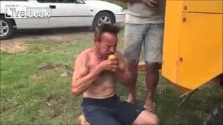 Próba wypicia browara w ekstremalnych warunkach