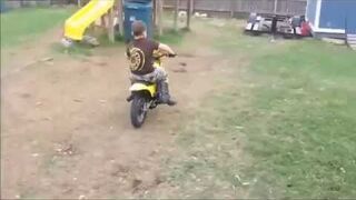 Pierwsza jazda motocyklem. Płot!